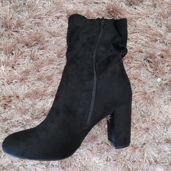 Betani black floral booties - Picture 2 of 3